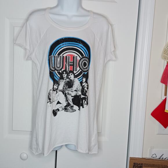 Chaser The Who Vintage Style Cold Shoulder Graphic Tee NWOT - Picture 4 of 10